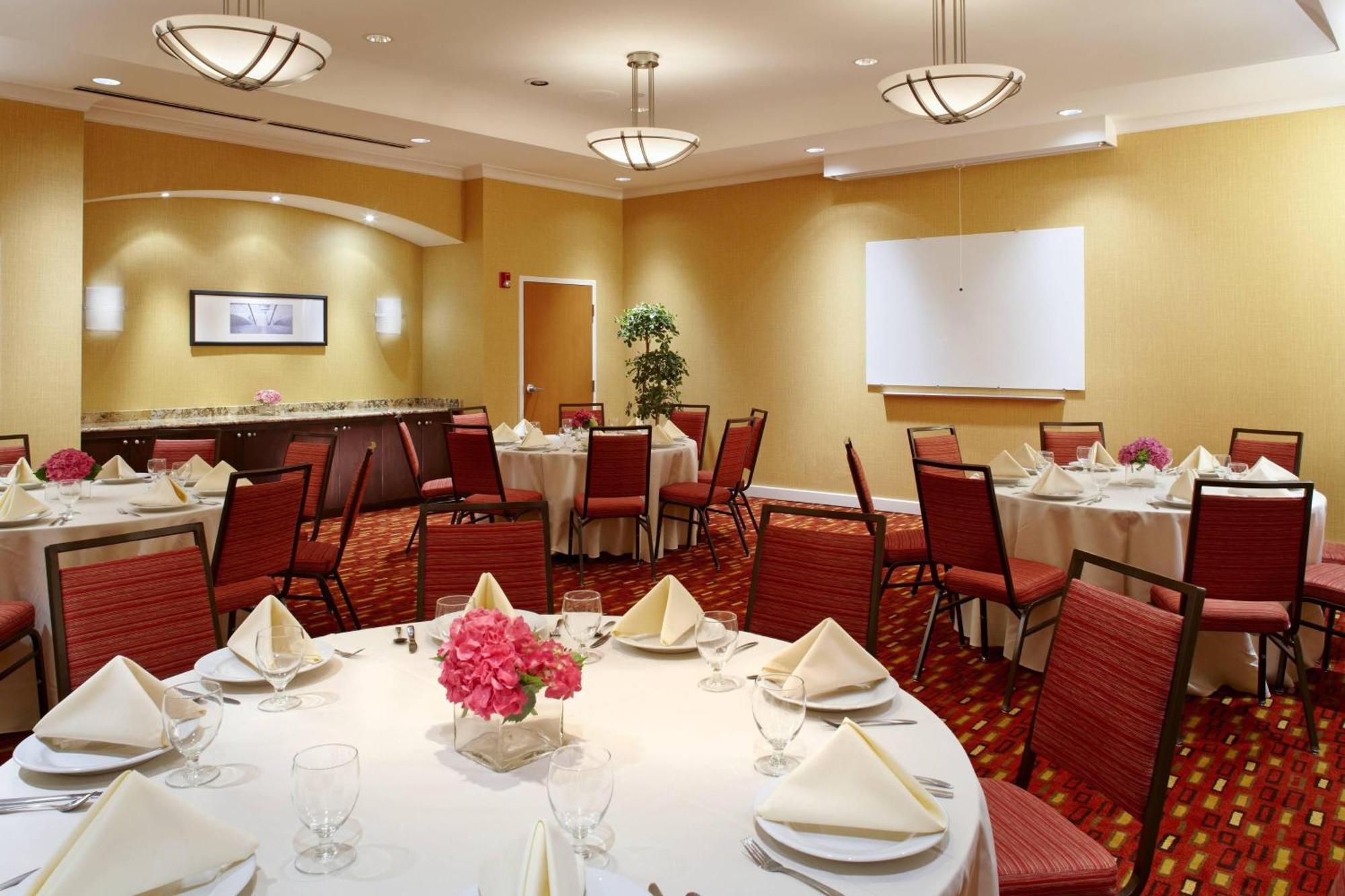 Courtyard By Marriott Pittsburgh West Homestead Waterfront Kültér fotó